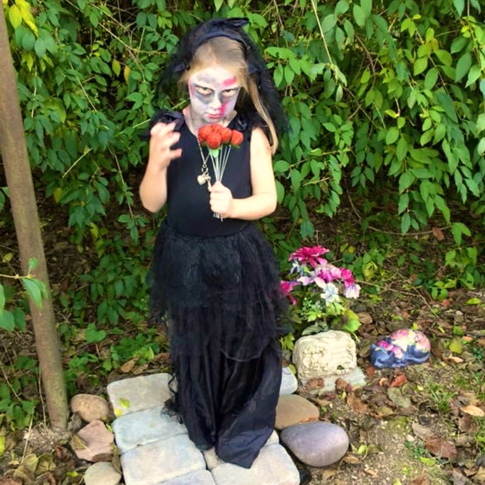 Free w/ Purchase Goth bride costume w/ veil spiderweb design Kids Size Medium